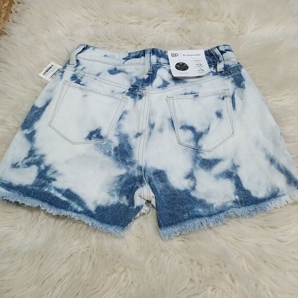 NWT BP. Destroyed High Rise Blue Bleach Dyed Jean Shorts Size 24" - Picture 6 of 11